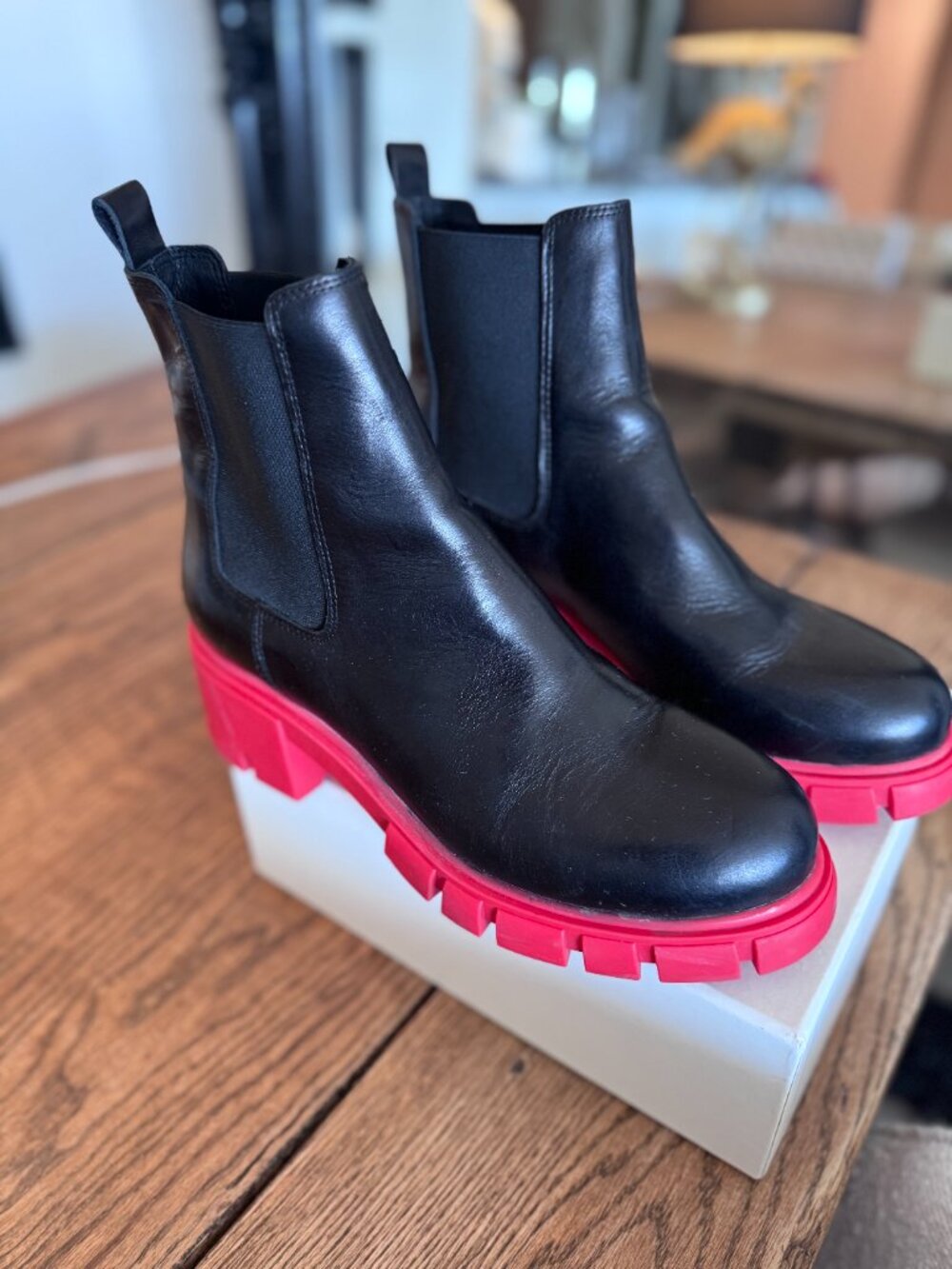 Chelsea Boot with Chunky Red Sole